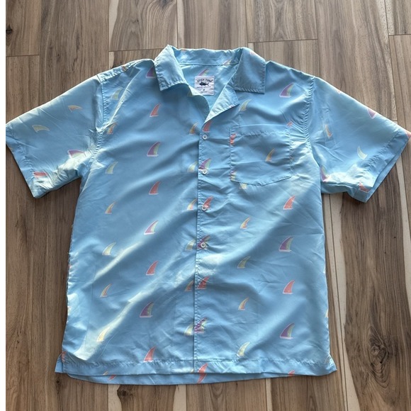 Spicy‎ Tuna Mens Blue Button Down W/ Sail Boat Graphic (Size M) - Picture 1 of 6